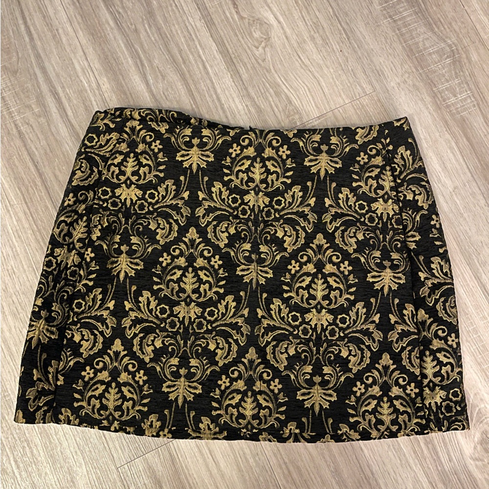 Gold & black mini skirt